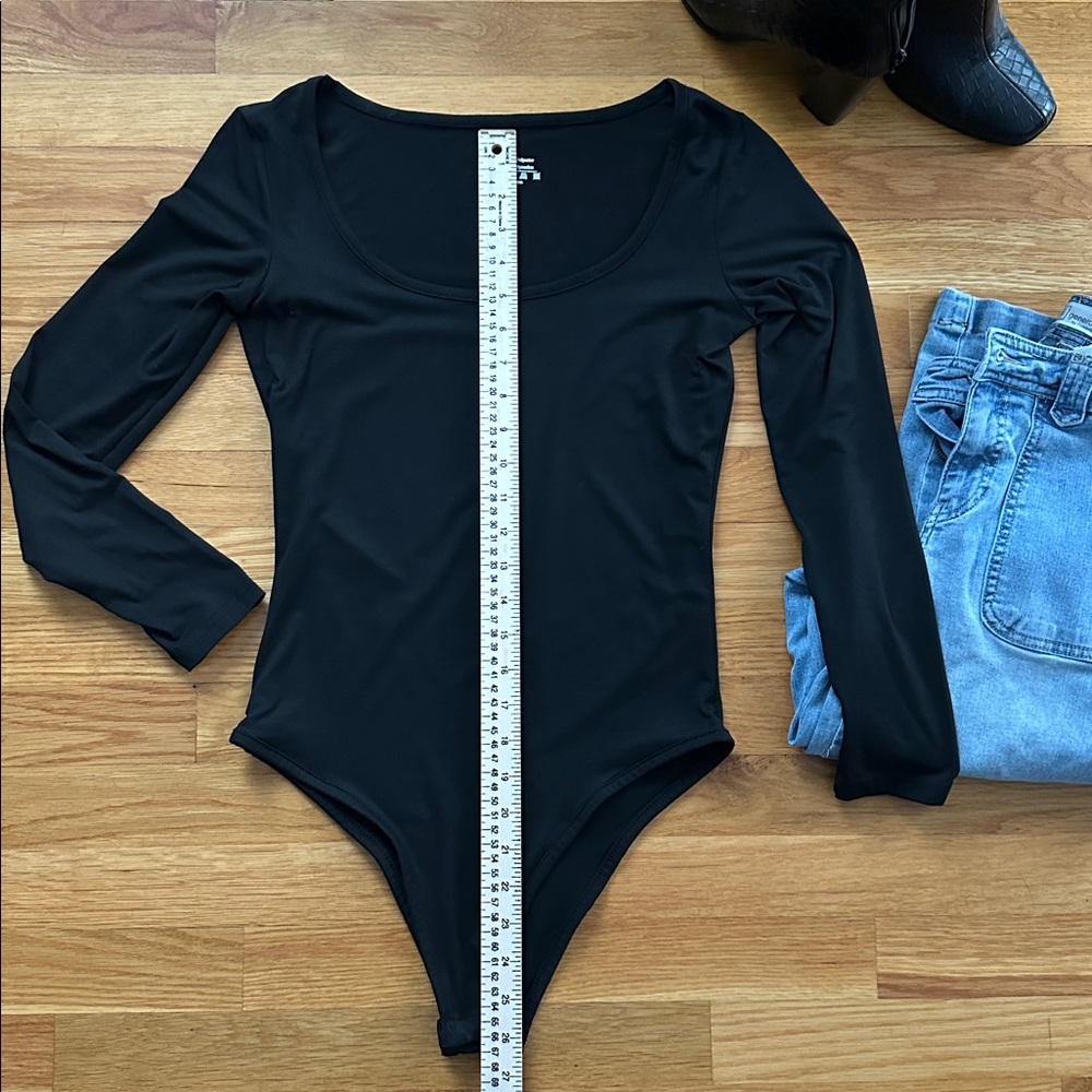 Black long sleeve stretchy bodysuit, scoop neck Size Small